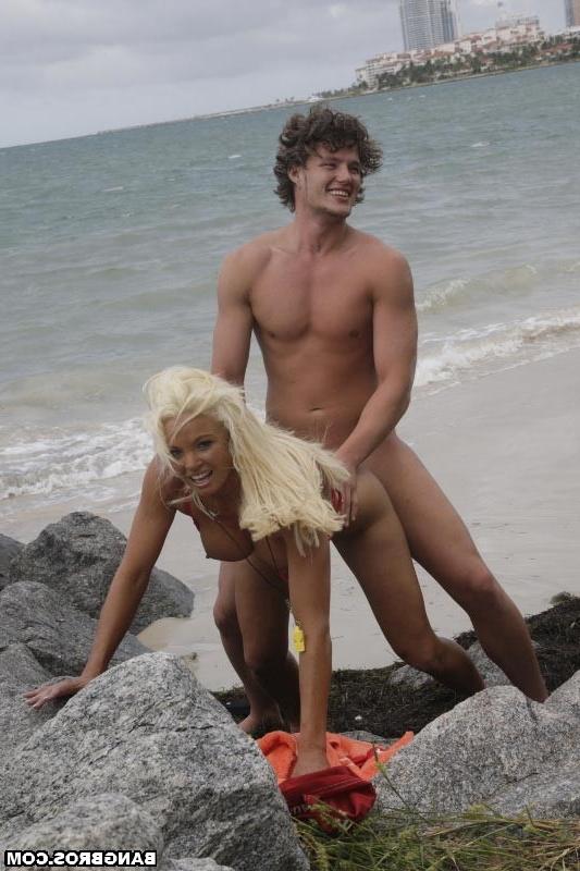 16P Public sex with a milf fucked hard in a paradise beach