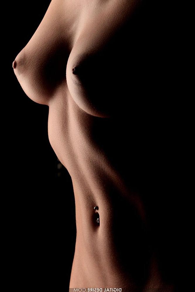 15P Bella Valentine is a classy beauty with a hot body