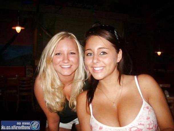 25P Awesome Cleavage