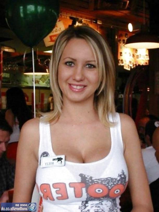 25P Awesome Cleavage