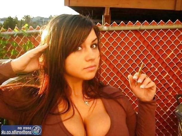 25P Awesome Cleavage