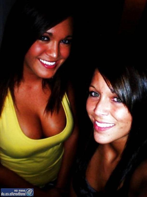 25P Awesome Cleavage