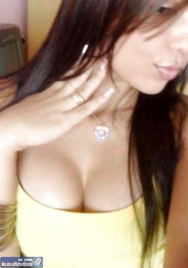 25P Awesome Cleavage