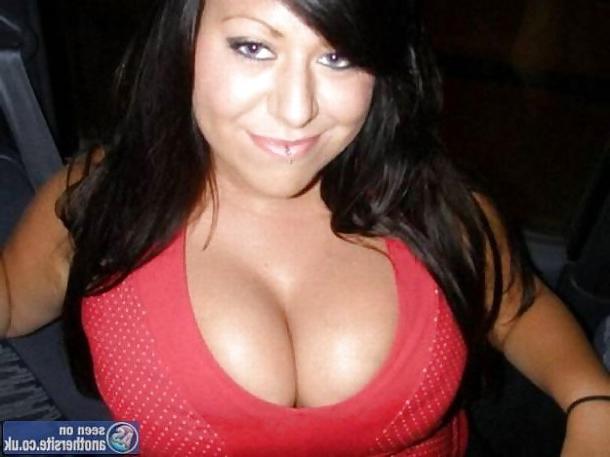 25P Awesome Cleavage
