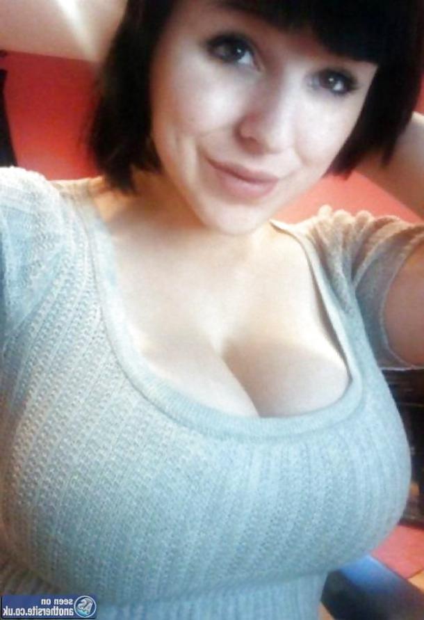 25P Awesome Cleavage