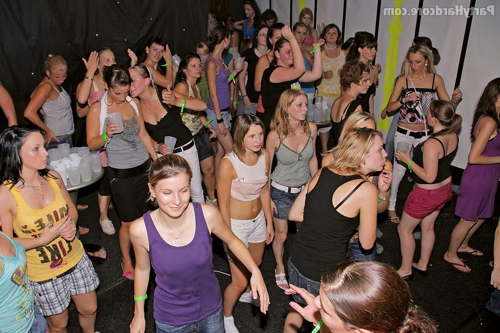 15P Party hardcore with gorgeous sexy blonde babes