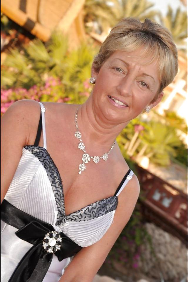 25P Horney british milf
