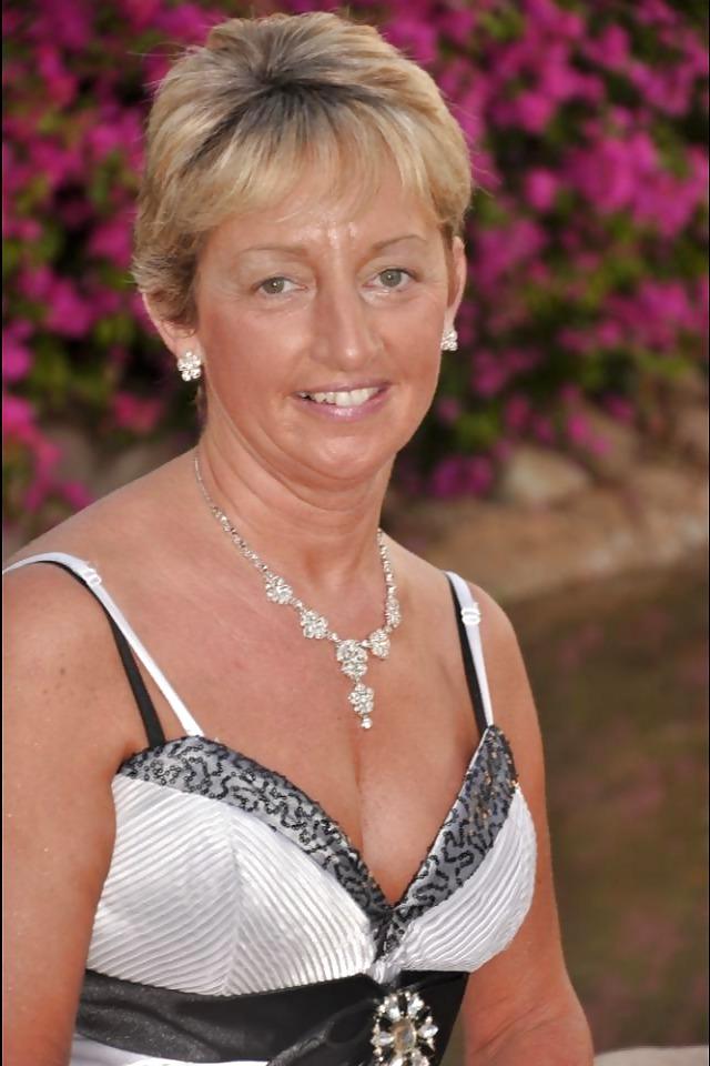 25P Horney british milf