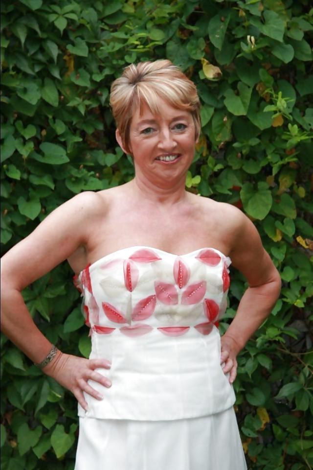 25P Horney british milf