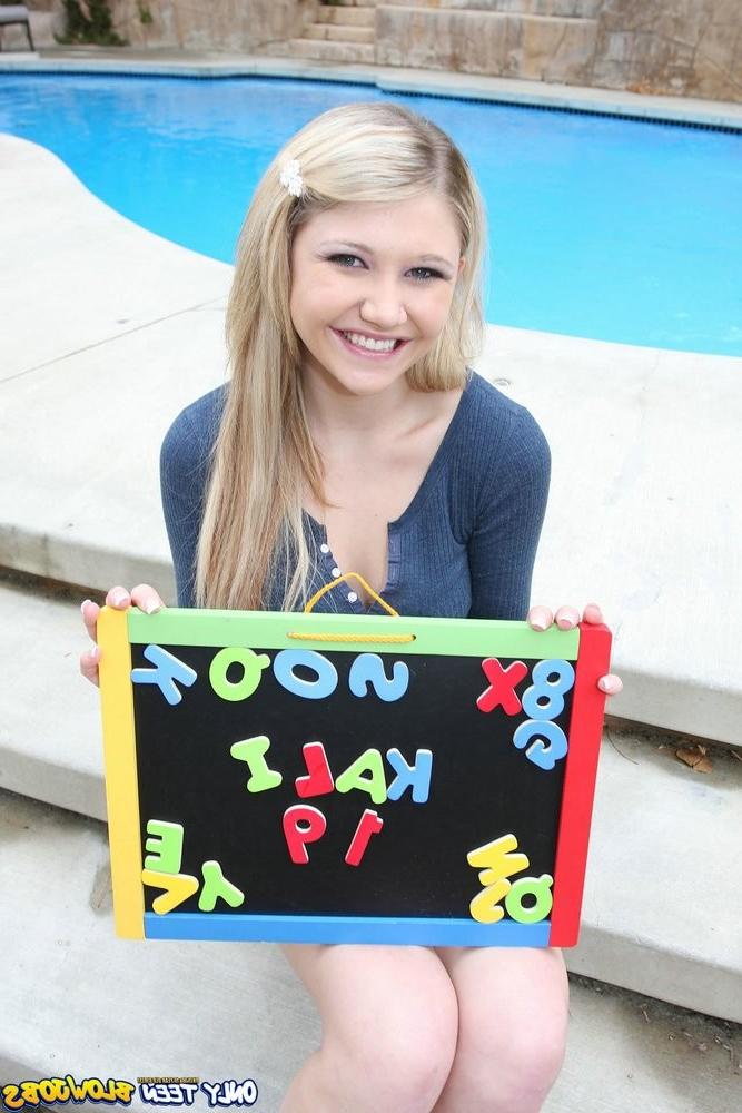 16P Cute 19 year old Kali Lane loves to give blow jobs