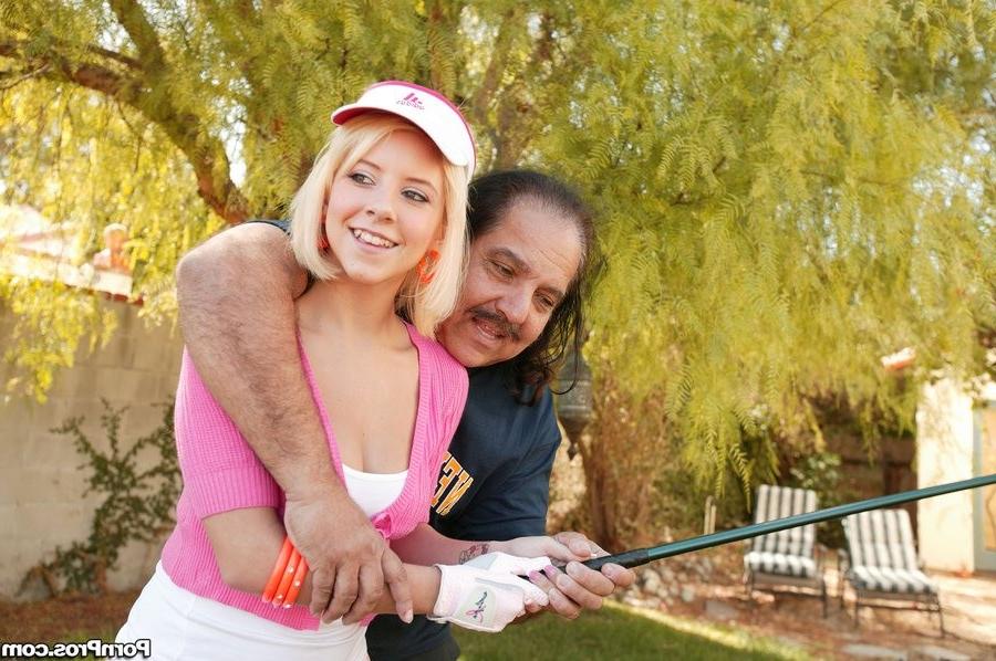 16P Tessa Taylor sucks cock on a golf course