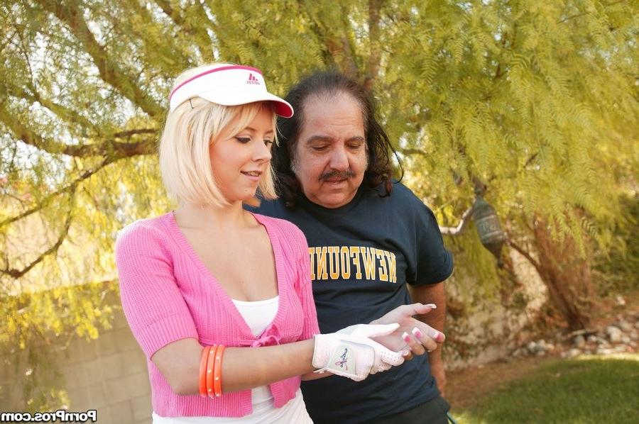 16P Tessa Taylor sucks cock on a golf course