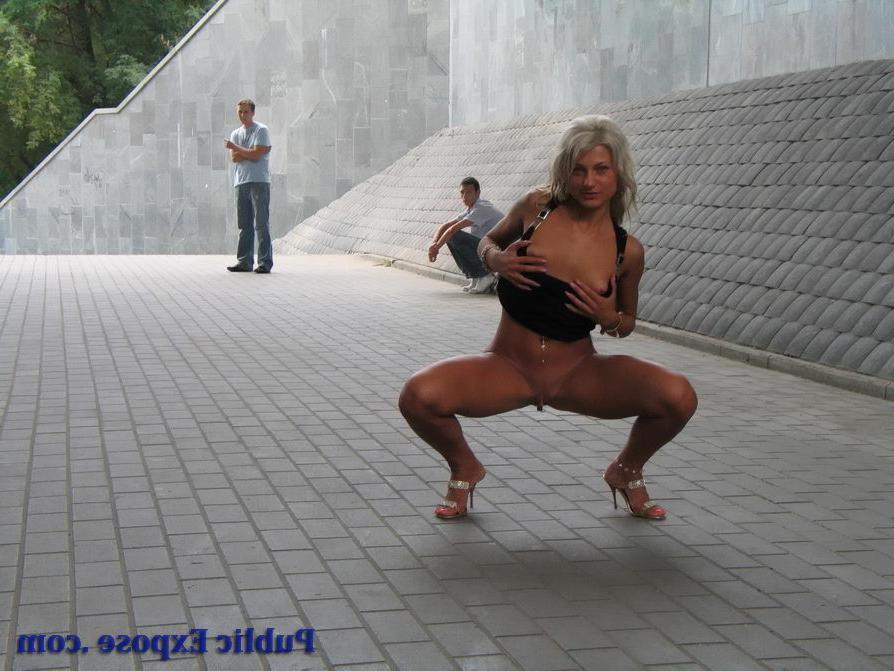 15P Tanned blonde girl takes off her dress in public
