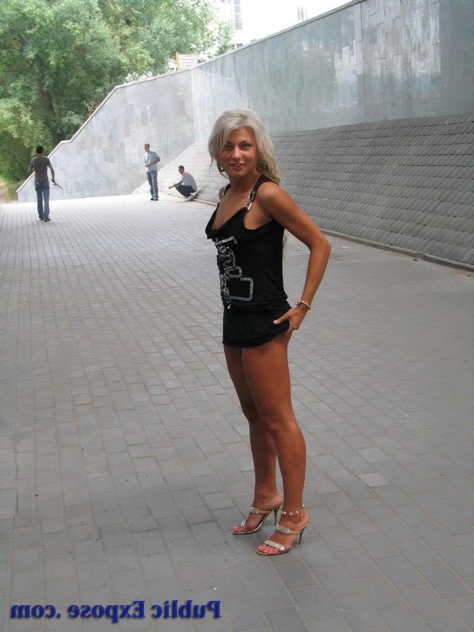 15P Tanned blonde girl takes off her dress in public