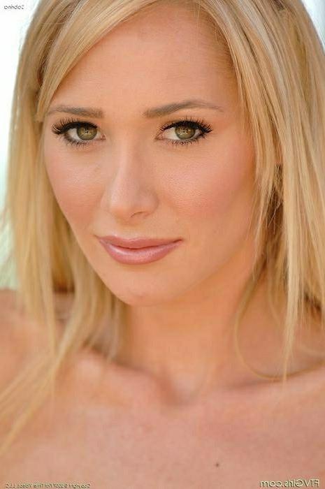 16P Beautiful Blonde Strips In Public