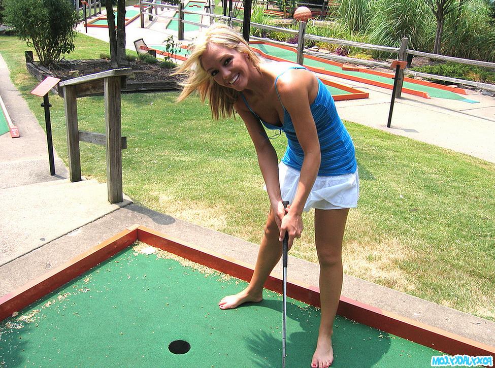 15P Foxy Jacky playing some mini golf and arcade games
