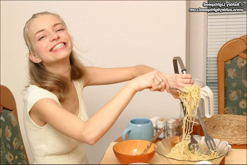 15P Ashley Lightspeed gets flirty at the kitchen table