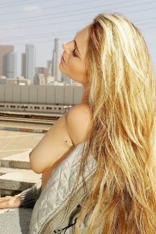 15P Jesse Capelli nude in public