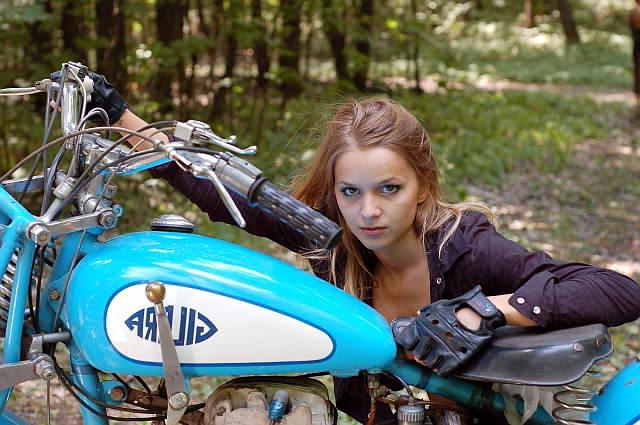 20P hot blonde spreads on classic bike