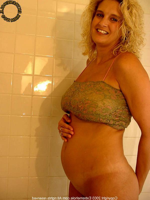 16P pregnant blonde babe posing in the shower