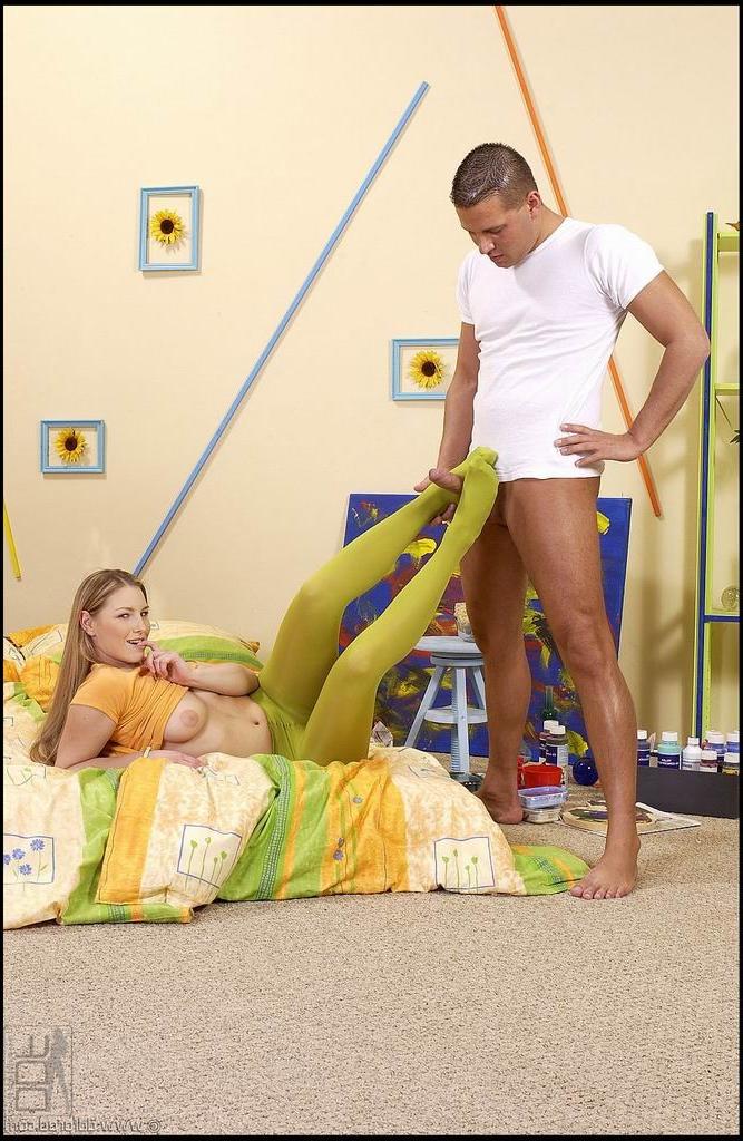 16P Pantyhosed blonde gives a footjob