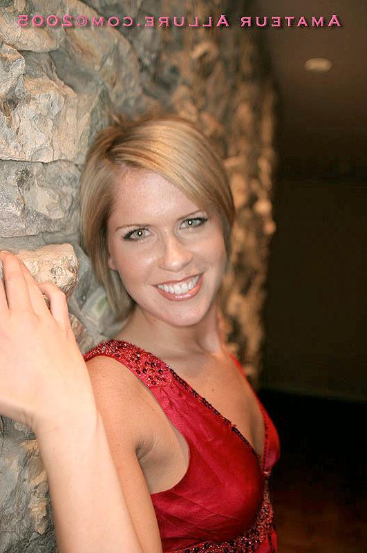 15P Flirty blonde in jolly mood to give oral