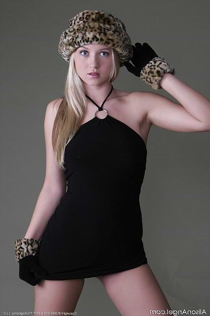 18P blonde dressing classy spreading