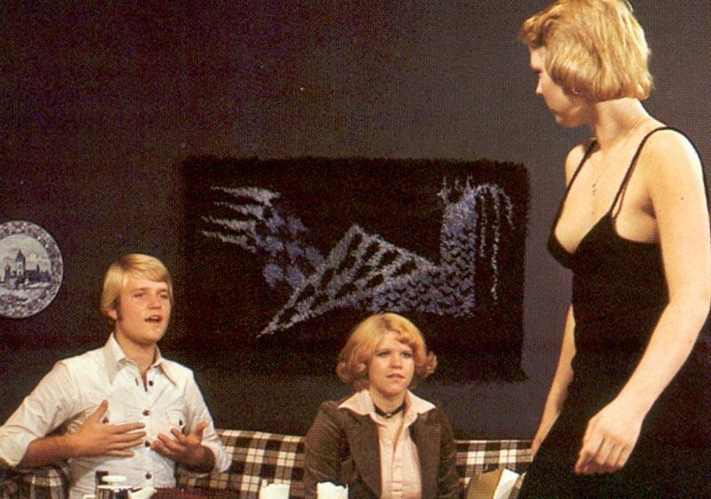 16P Two retro ladies having lots of fun with their male friend