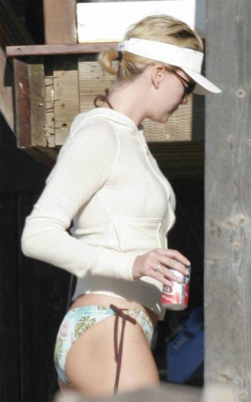 15P Classy celeb Charlize Theron in panties &amp;amp; topless
