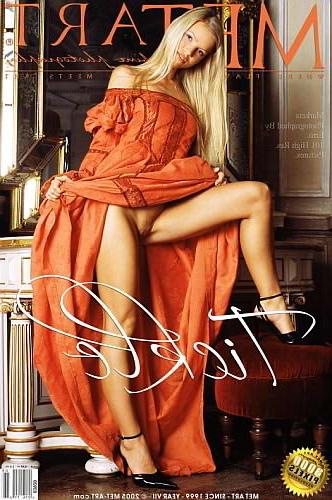 22P Blonde leggy spreads in classy dress