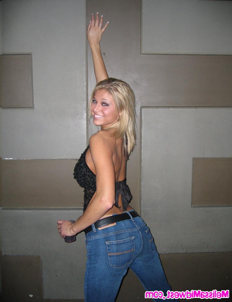15P Hot darring girls flashing public tits