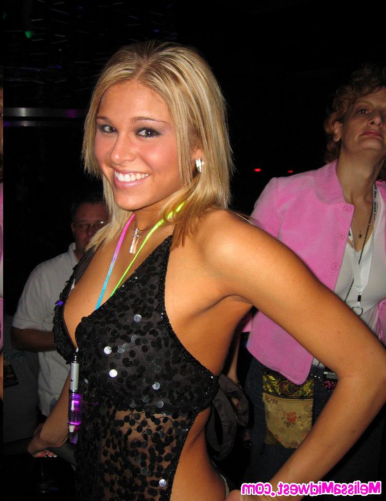 15P Hot darring girls flashing public tits