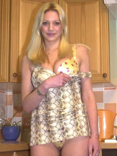 20P Busty wife teasing in kitchen