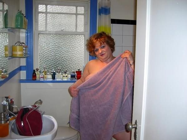 20P Fat blonde in shower