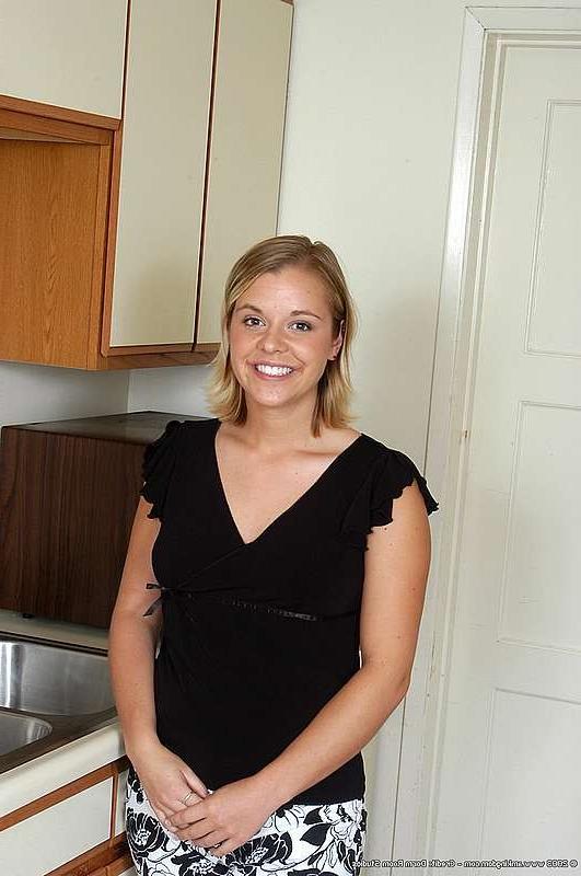 15P Blonde spreads pussy in kitchen