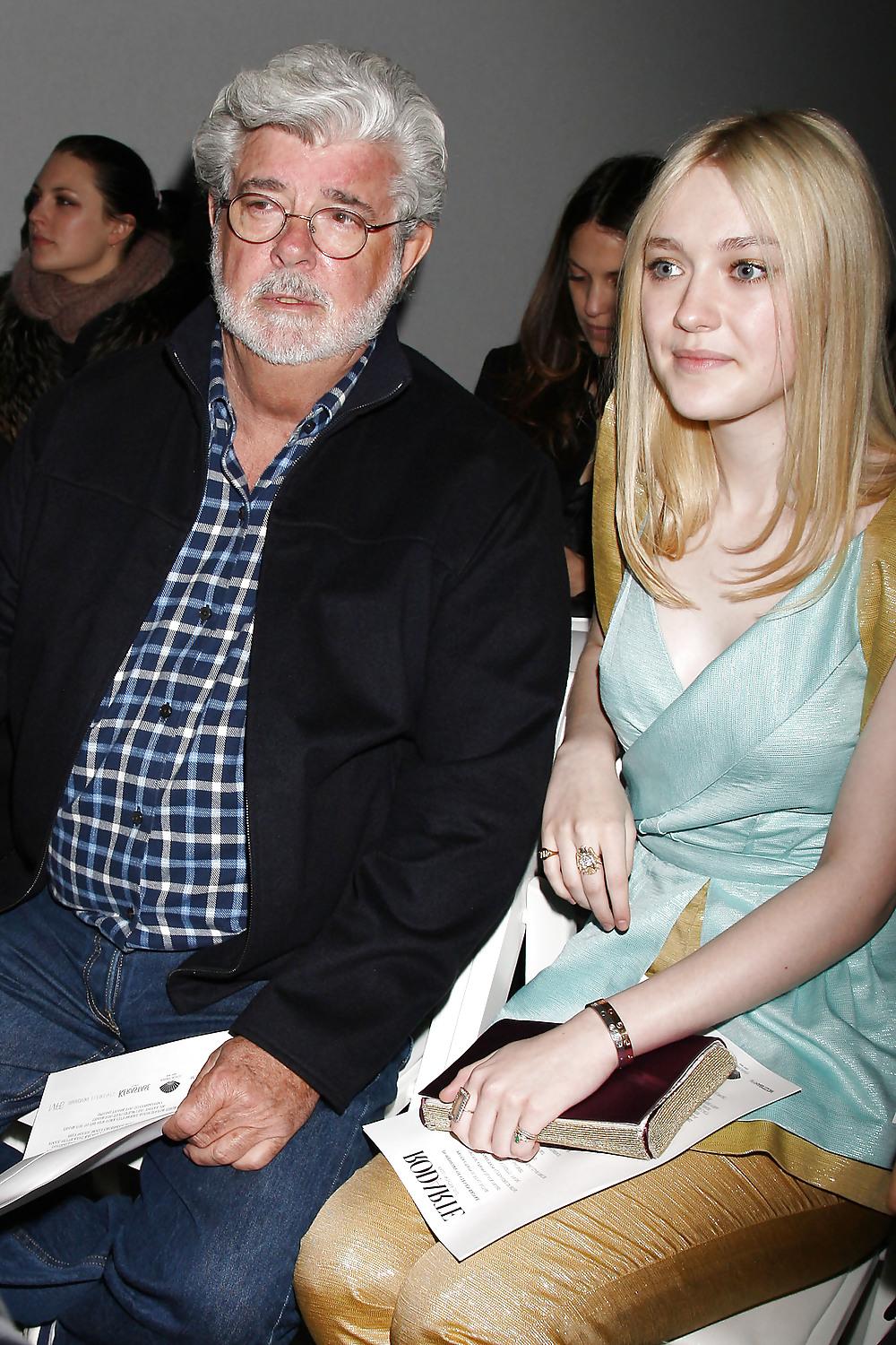 7P Dakota Fanning beautiful girl, Beautiful cleavage...