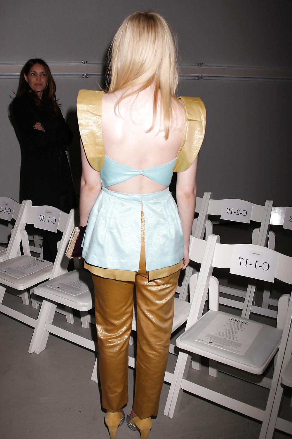 7P Dakota Fanning beautiful girl, Beautiful cleavage...