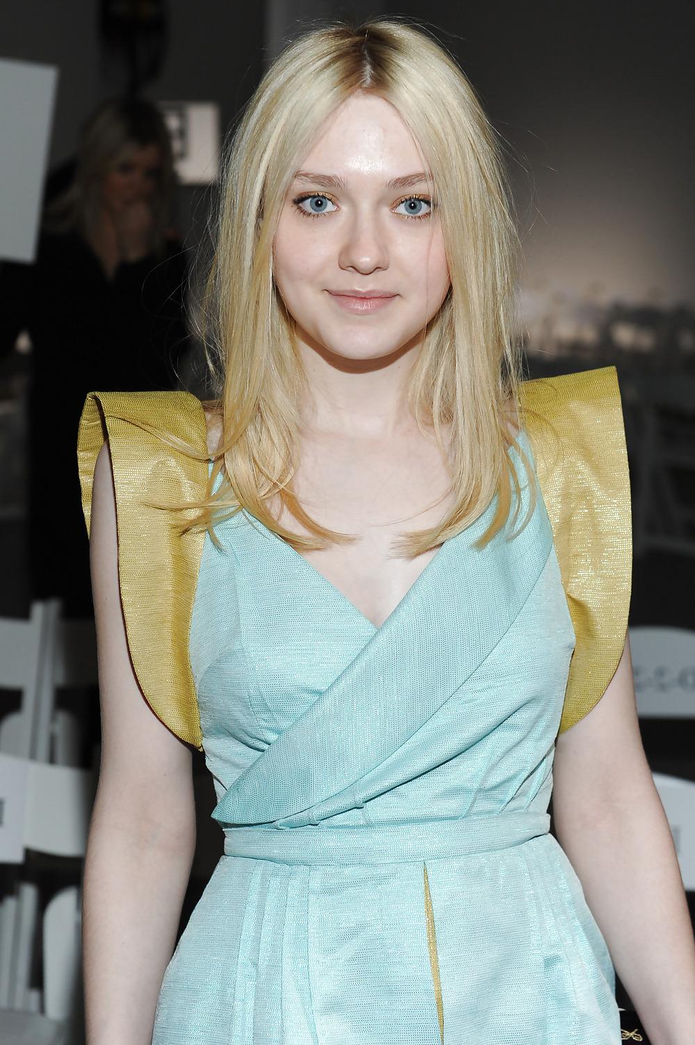 7P Dakota Fanning beautiful girl, Beautiful cleavage...