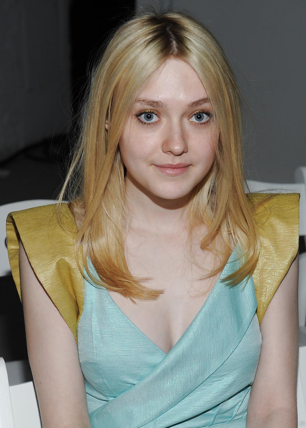 7P Dakota Fanning beautiful girl, Beautiful cleavage...