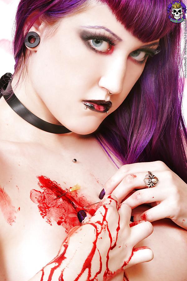 14P Gothic Valentine Hearts