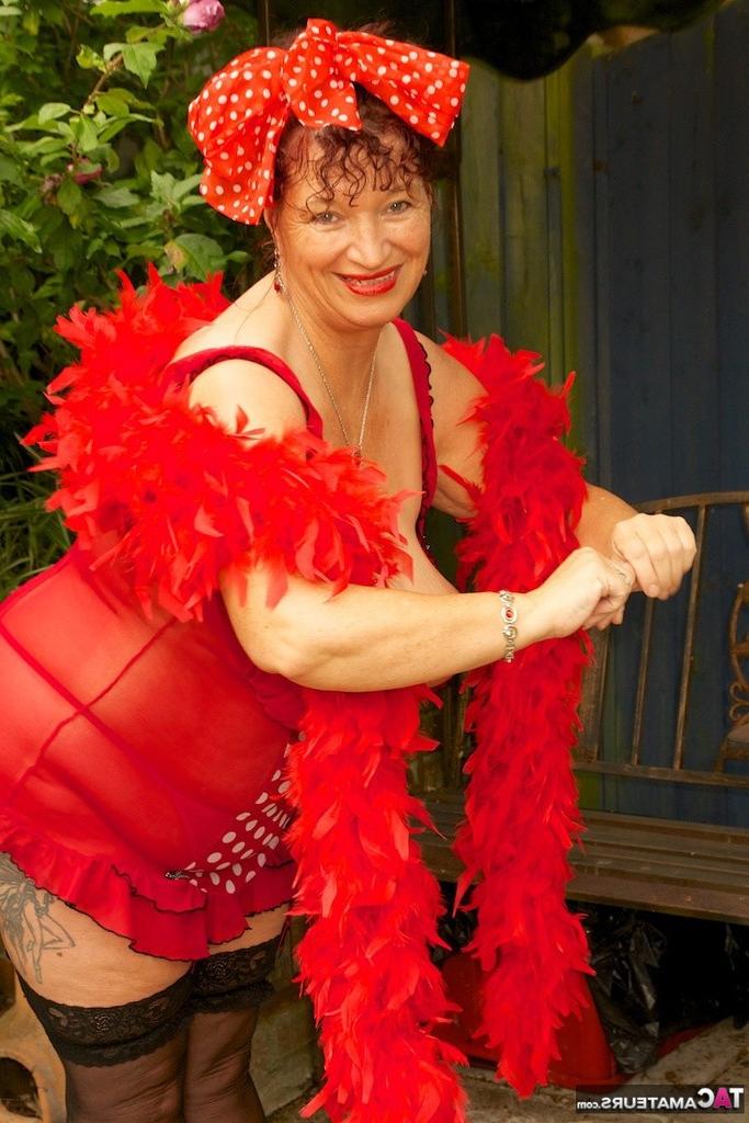 20P Hi Guys its Busty Kim and Im all dressed in my sexy Red Retro st