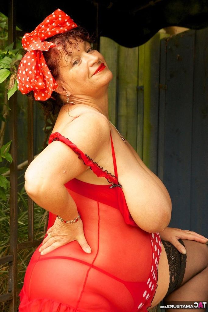 20P Hi Guys its Busty Kim and Im all dressed in my sexy Red Retro st
