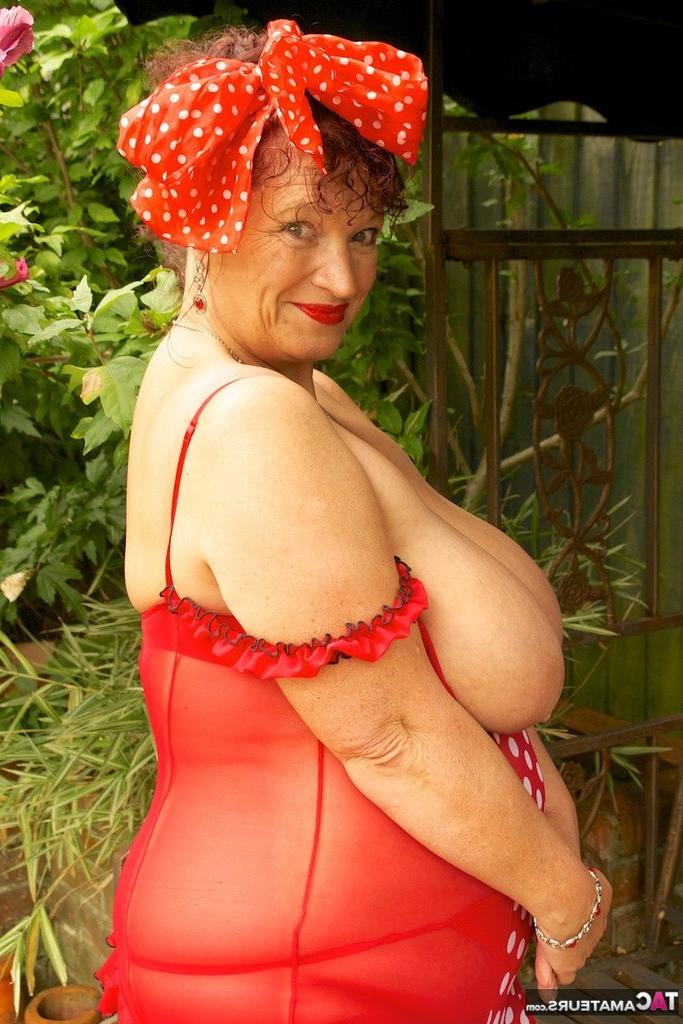 20P Hi Guys its Busty Kim and Im all dressed in my sexy Red Retro st