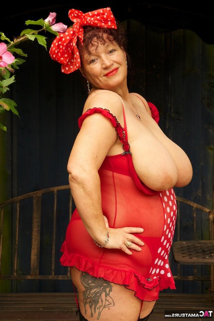 20P Hi Guys its Busty Kim and Im all dressed in my sexy Red Retro st