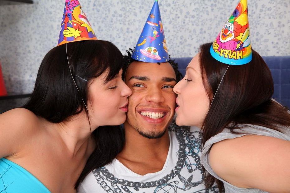 16P Hot teenies sharing cock in ffm blowjob and facial