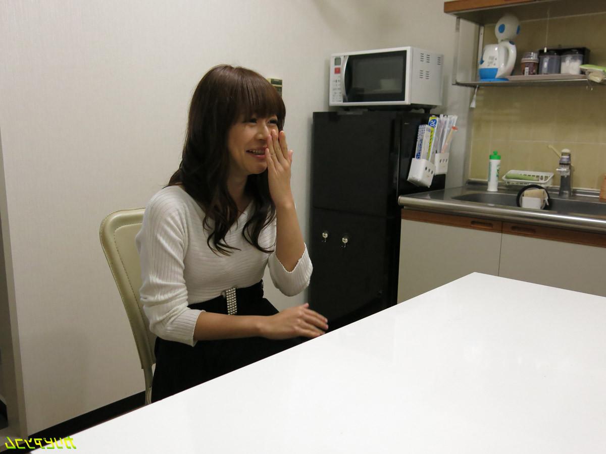 24P Slim and Slender Japanese Amateur Sex Photos