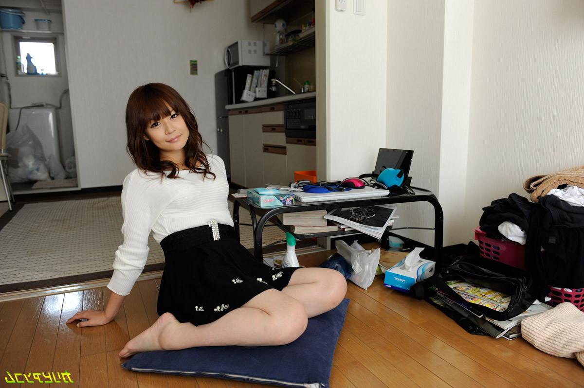 24P Slim and Slender Japanese Amateur Sex Photos
