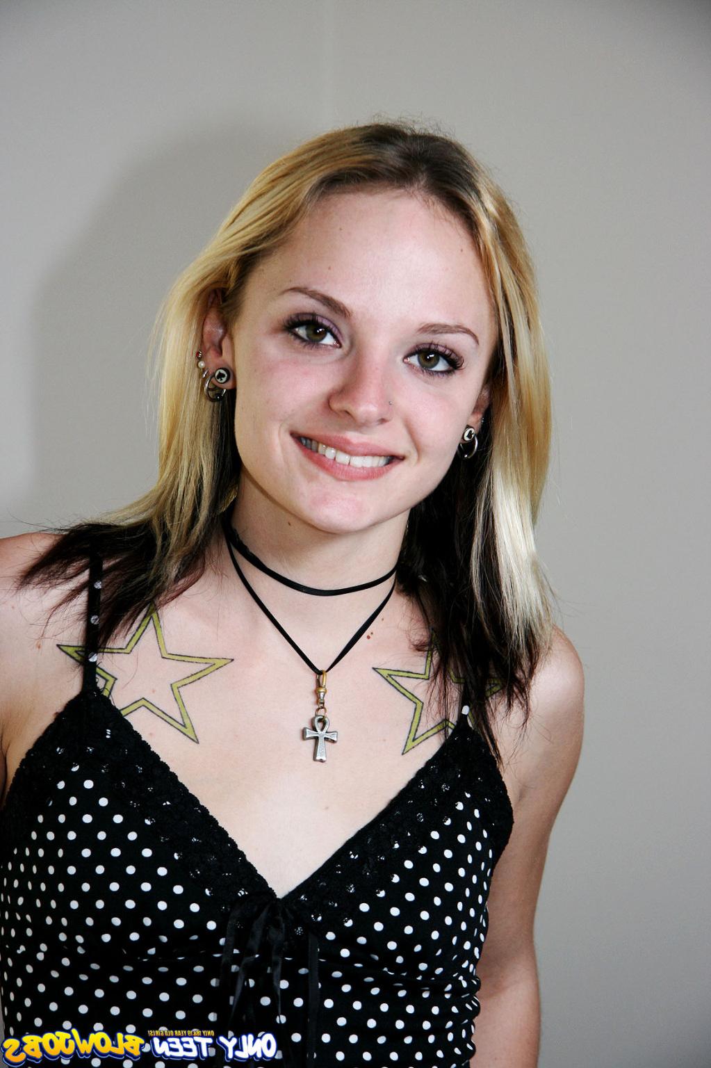 18P Teen cutie Faye Runaway loves giving nasty blowjob