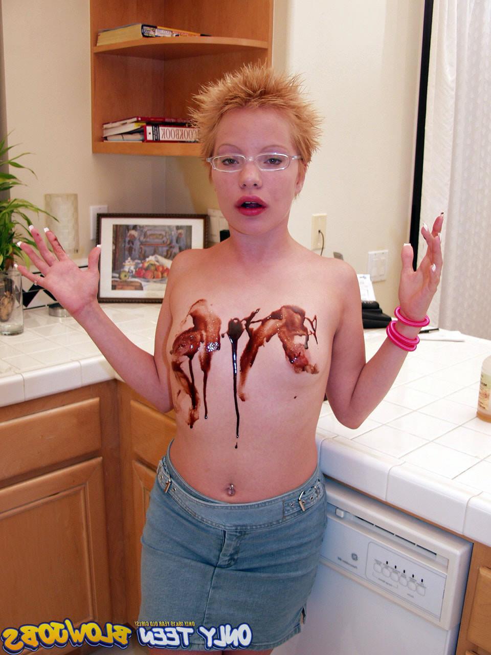 18P Sexy teen babe Emily Da Vinci poses in the kitchen