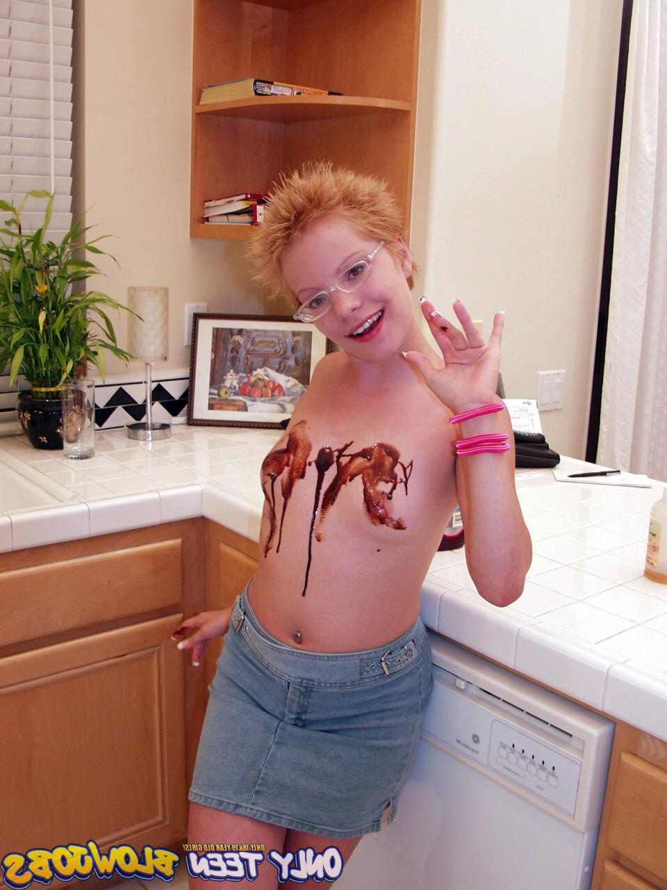 18P Sexy teen babe Emily Da Vinci poses in the kitchen